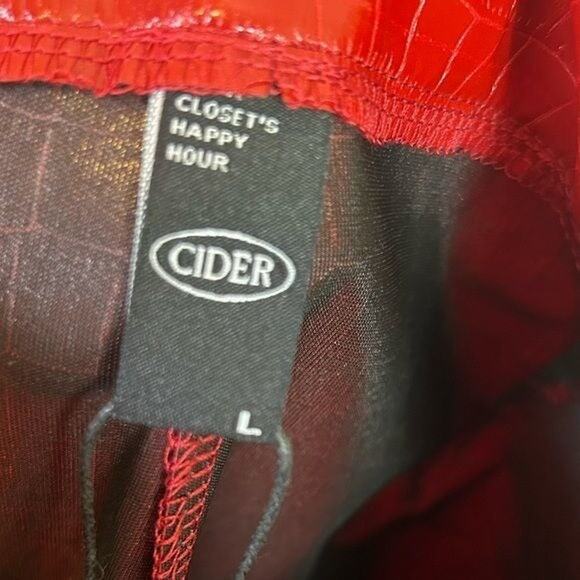 New! Cider Red PU Leather Croc embossed wide leg pants Size large - Picture 11 of 12